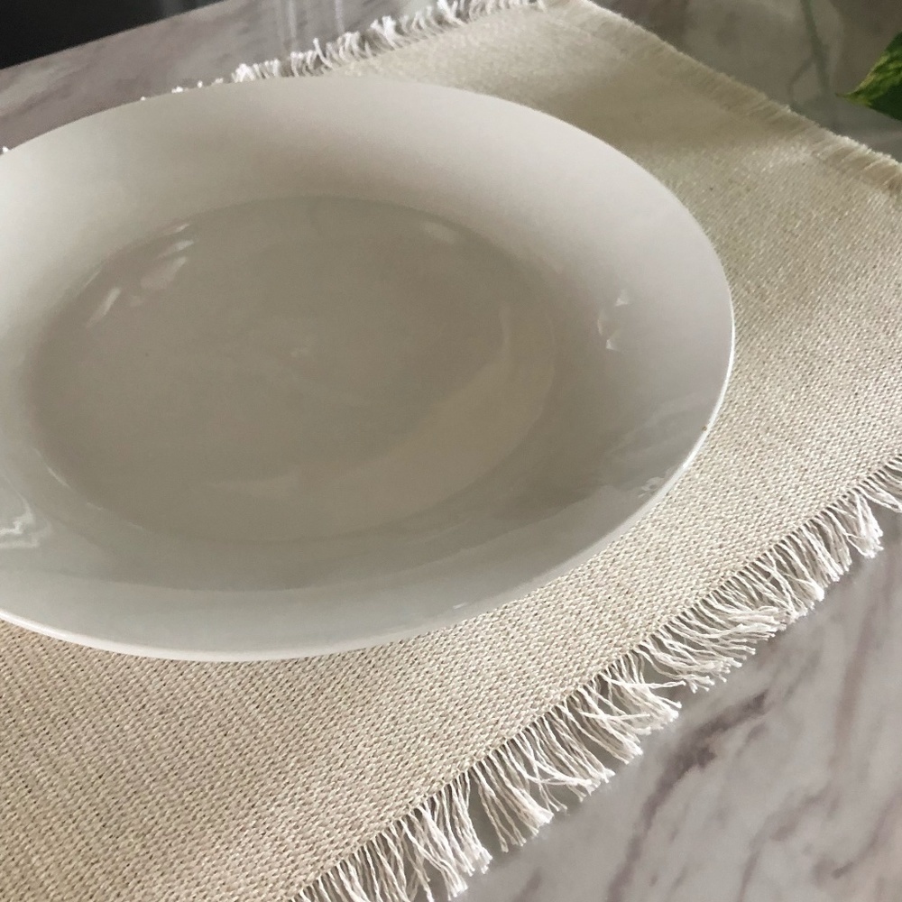 SET OF 4 BEAUTIFUL CREAM COLORED PLACEMATS WITH FRINGE NWOT - Picture 3 of 6